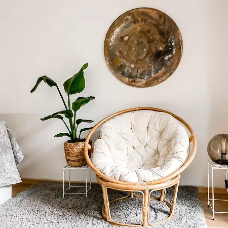 شقة Near Altstadt /w Workspace, Feng-shui & Art *