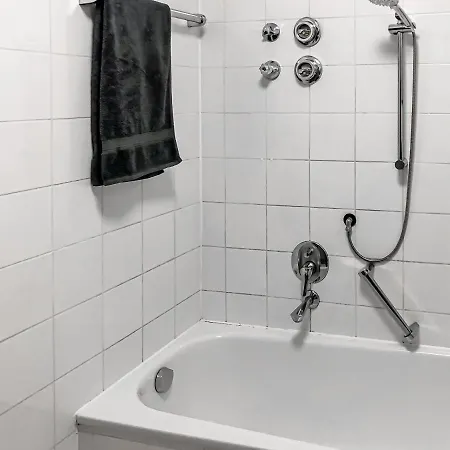 شقة Near Altstadt /w Workspace, Feng-shui & Art *