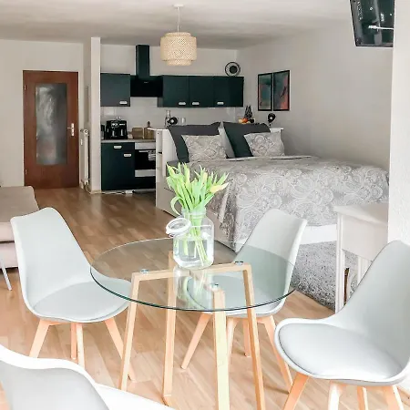 شقة Near Altstadt /w Workspace, Feng-shui & Art