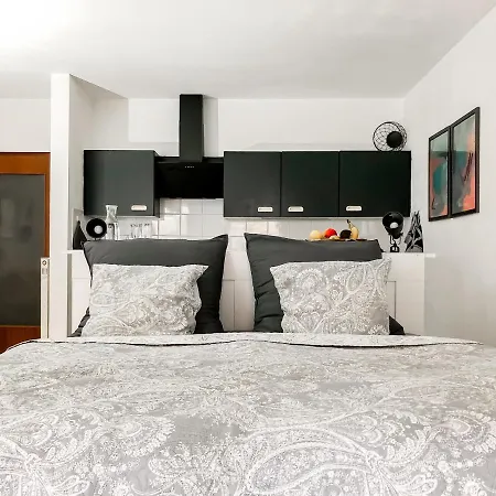 Apartamento Near Altstadt /w Workspace, Feng-shui & Art *