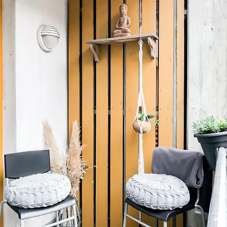 Near Altstadt /w Workspace, Feng-shui & Art *