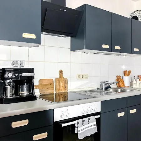 Near Altstadt /w Workspace, Feng-shui & Art Appartement *