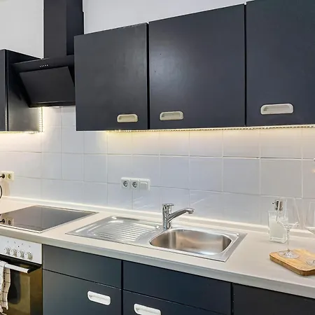 Near Altstadt /w Workspace, Feng-shui & Art *