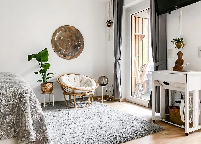 Near Altstadt /w Workspace, Feng-shui&art Appartement *